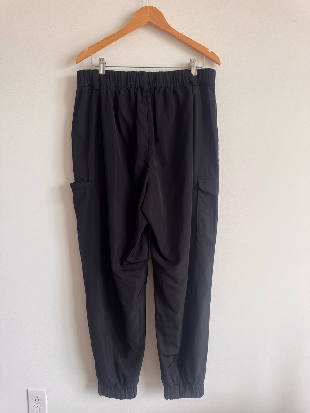 Alo Yoga | High Waist Break Line Celana Cargo Jogger Pants - Black Large - Picture 10 of 12
